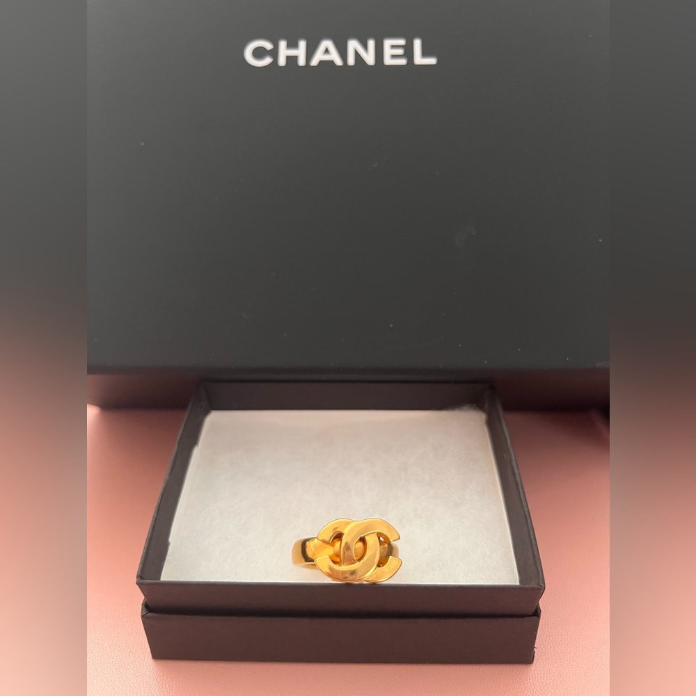 ๐ฅ๐ฅ๐ฅSold๐ฅ๐ฅ๐ฅ Chanel Vintage 2001 24k Plated Ring - Picture 1 of 8
